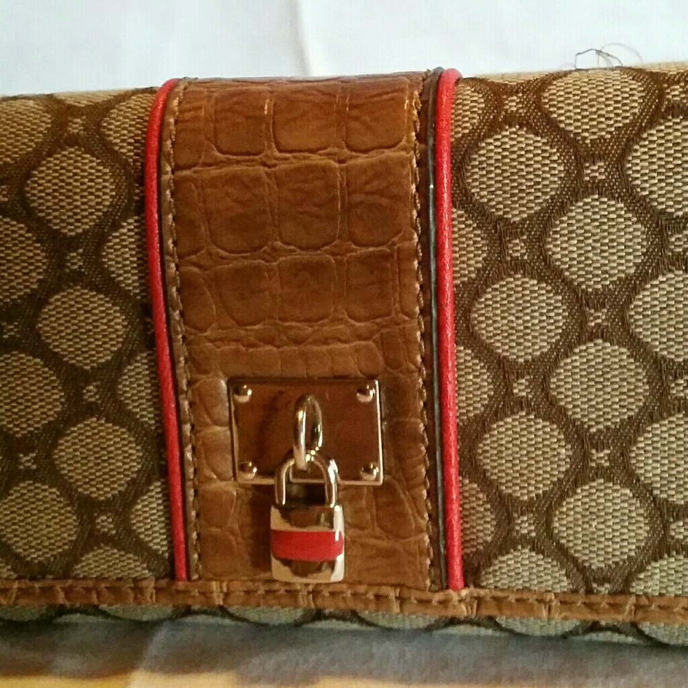 Nine West woman's wallet